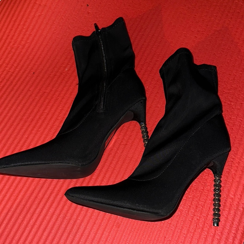 Elegant Black Heeled Boots